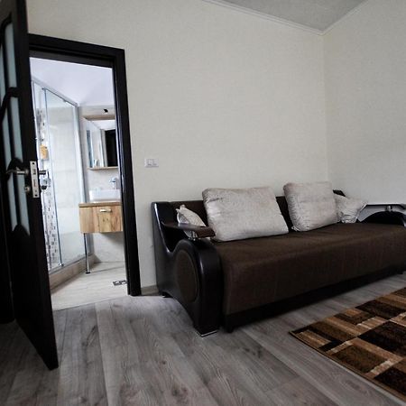 Flori'S Apartment Μπρασόβ Εξωτερικό φωτογραφία